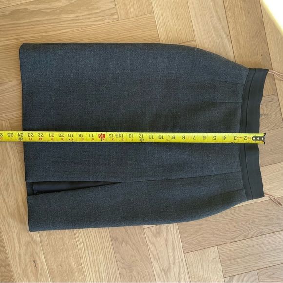 Carven Paris absolutely gorgeous structured skirt. - Picture 12 of 12